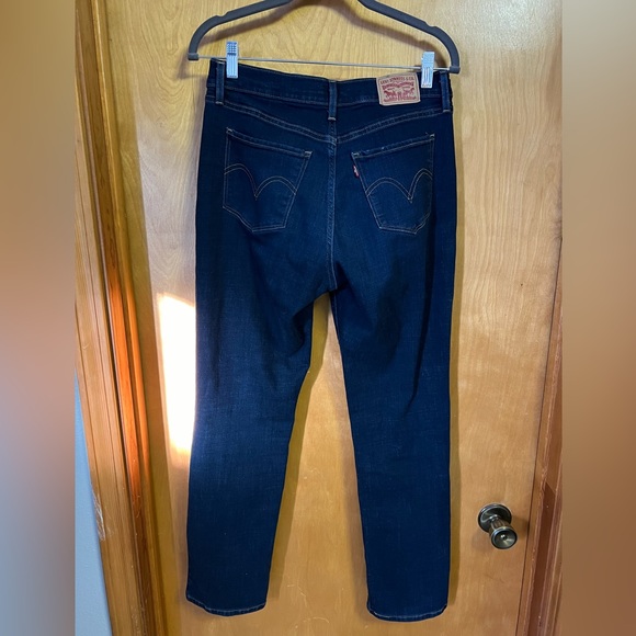 ❤️Levi's Women's Classic Straight Stretch Mid Rise Easy Fit Jeans Size 6M - Picture 5 of 8